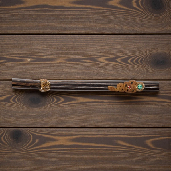 Tepi aus Chonta mit Medaillion 3