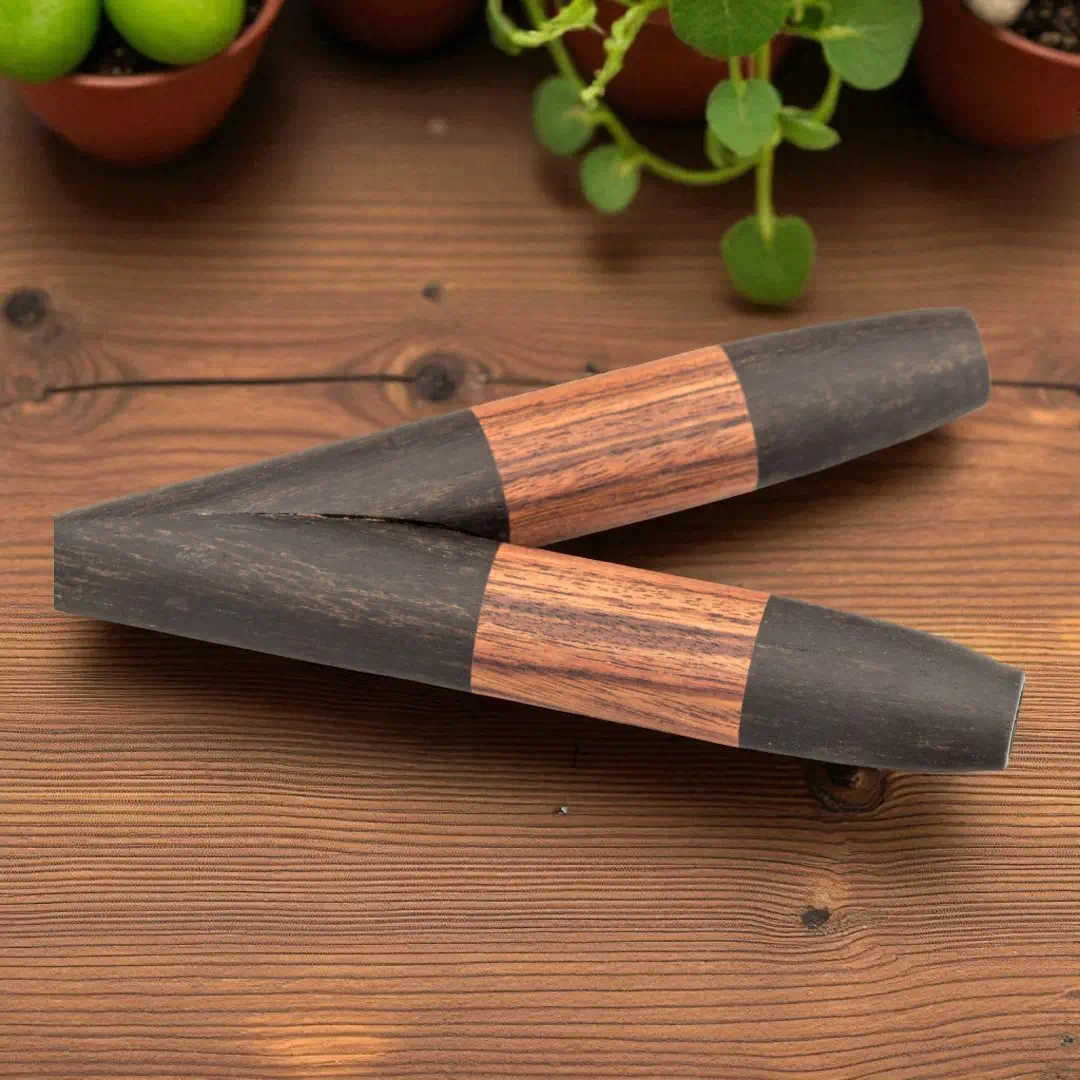 Kuripe aus Ebenholz und Königsholz Detailbild