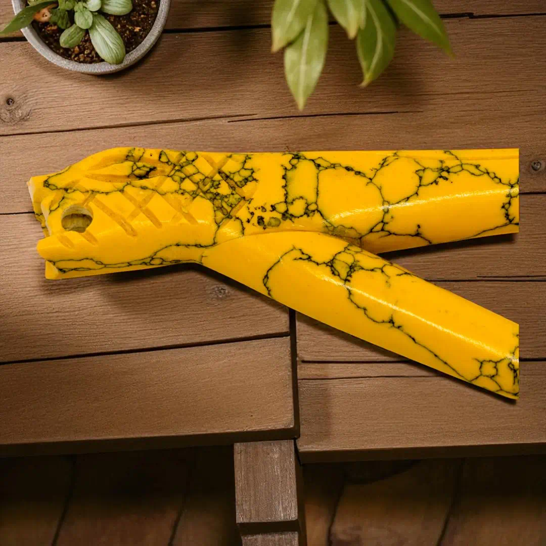 kuripe aus stein gelb jaguar 2