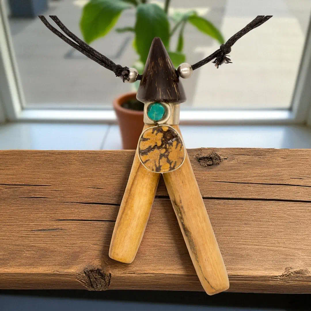 kuripe halskette mit horn palo santo 1