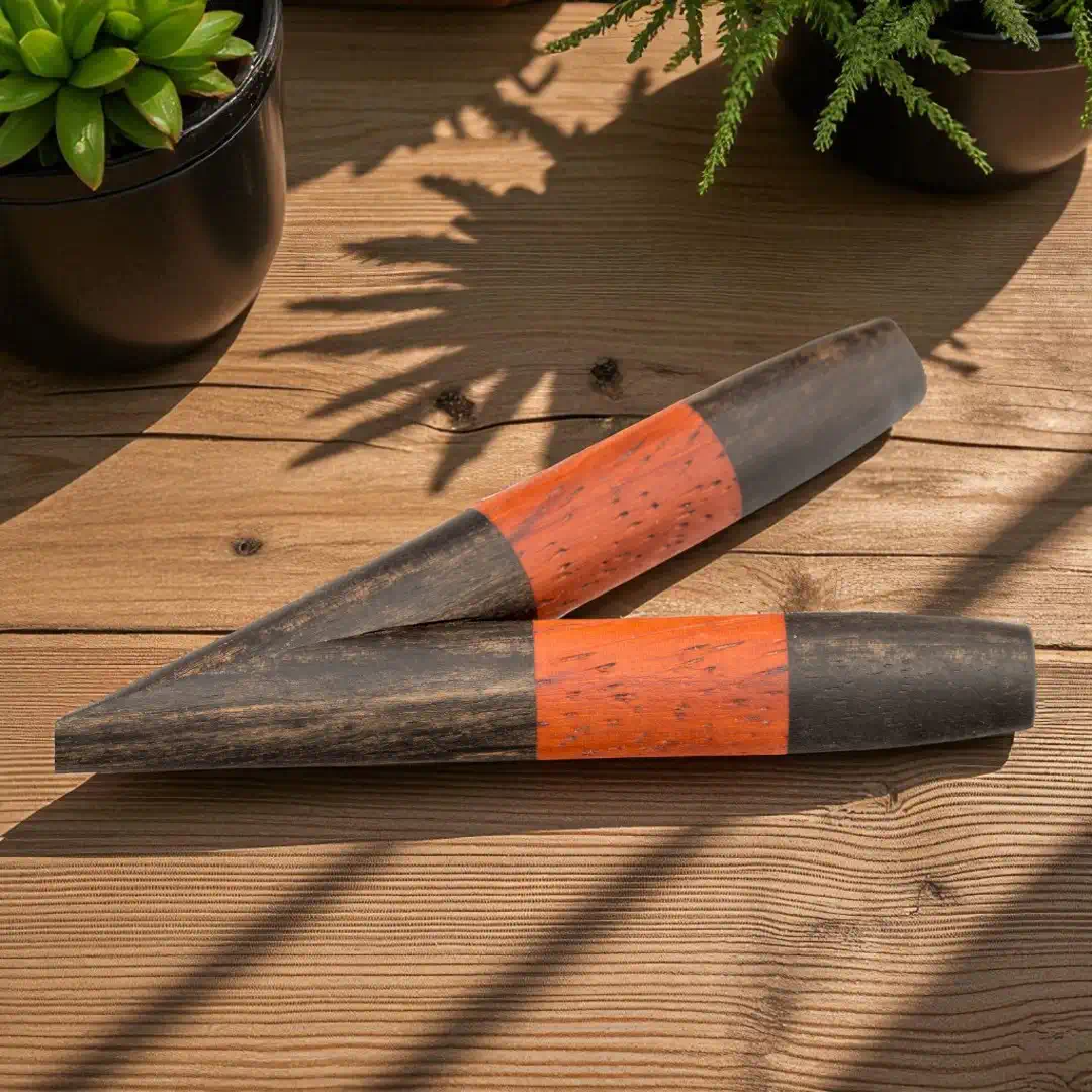 Kuripe aus Ebenholz und Padouk Detailbild